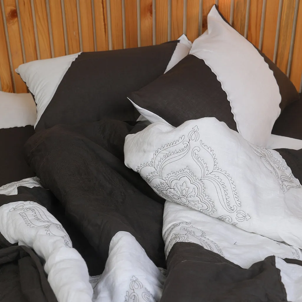 Black & White Combo Bedding Set (Pack of 4 Pieces)